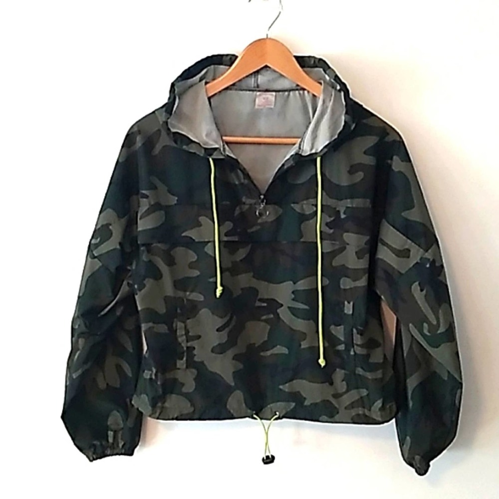 No Boundaries Camouflage Print Lightweight Windbreaker Hooded Pullover Jacket